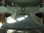 Grand_Staircase_to_second_floor_2.JPG